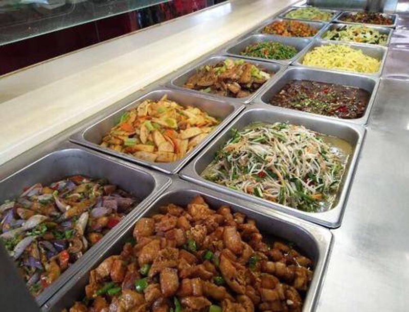 如何防止食品服务提供者伪造、涂改和倒卖许可证？这不仅是食品安全的关键，也是企业信誉的保证。